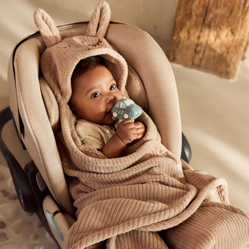 Couverture nomade Bunny Cloudy Rib Milky Coffee Jollein Ambiance 2