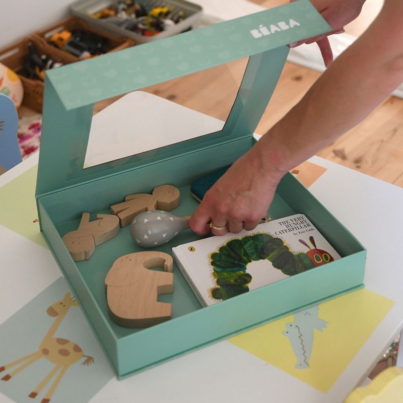 Coffret cadeau set repas couverts et bavoir Vert Sauge Béaba Ambiance 8