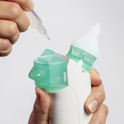 Mouche bébé électronique avec spray