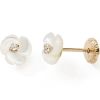 Boucles d'oreilles Fleur blanche nacrée (or jaune 375°) - Baby bijoux