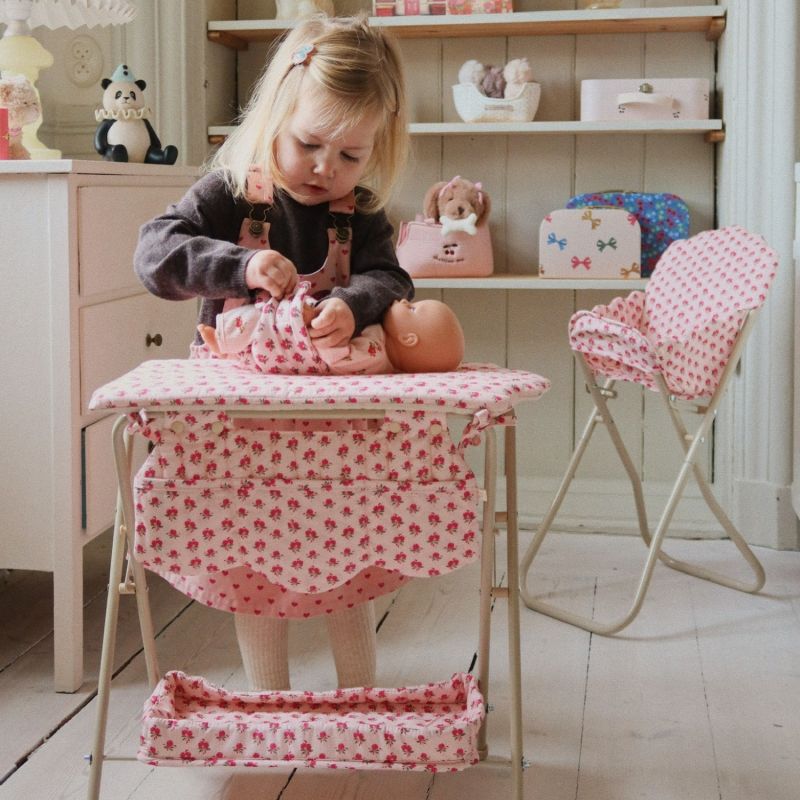 Table à langer pour poupée Rosie Rose Konges Slojd Ambiance 2