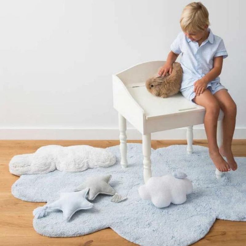 Image d'ambiance de présentation du produit Tapis lavable Puffy Dream bleu (110 x 170 cm) - Lorena Canals