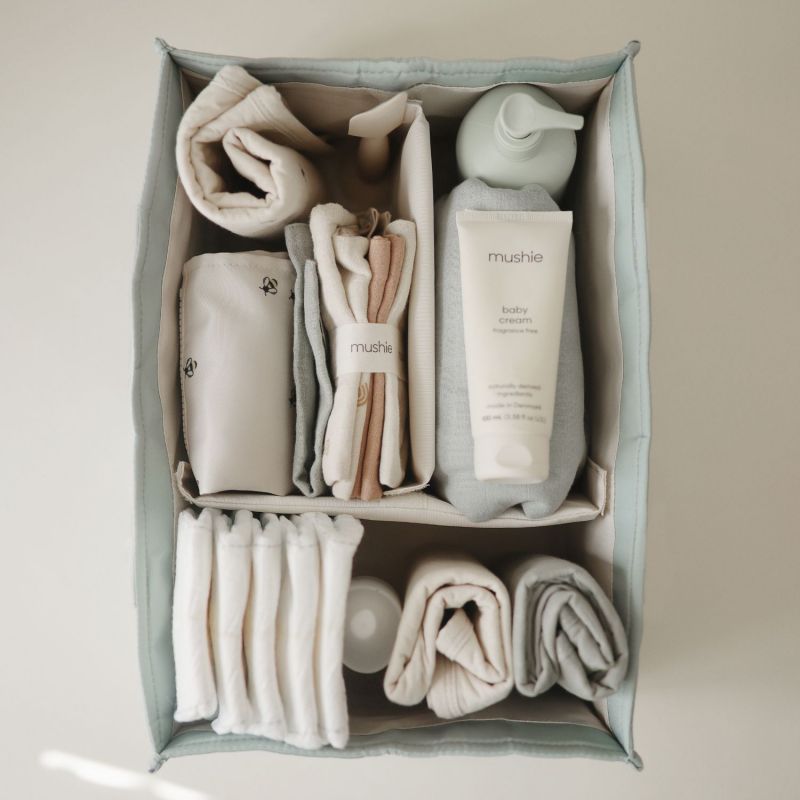 Panier à couches Roman Green Mushie Ambiance 4