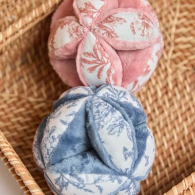 Balle sensorielle lapin Toile de Jouy bleu