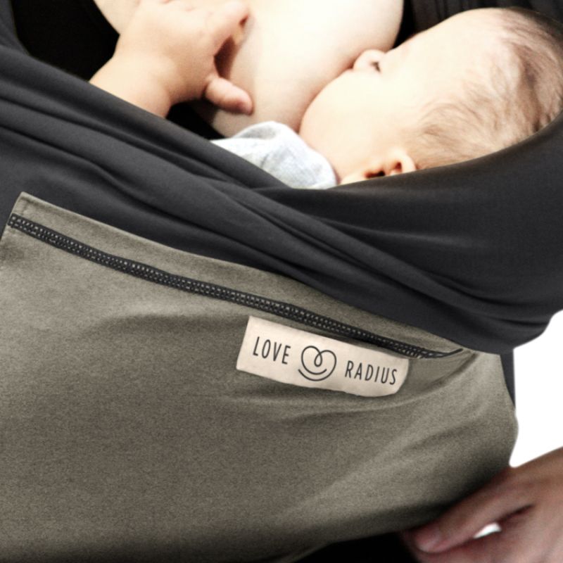 Echarpe de portage L'Originale anthracite poche olive Love Radius Ambiance 9