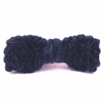 Barrette petit noeud tricoté main bleu foncé (5 cm)  par Mamy Factory