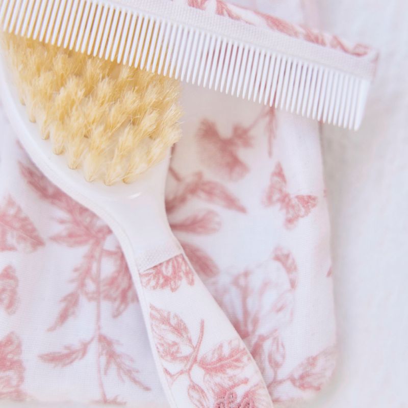 Brosse et peigne imprimé inspiration Toile de Jouy rose Tartine et Chocolat Ambiance 3