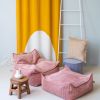 Fauteuil pouf et repose-pieds Pink Mousse velours côtelé Wigiwama Ambiance 2