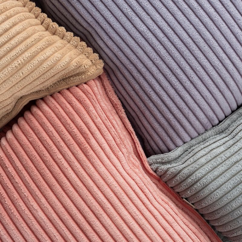 Fauteuil pouf et repose-pieds Pink Mousse velours côtelé Wigiwama Ambiance 8