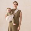 Porte bébé enfant Upsie Sling Natural Beige Ergobaby Ambiance 6