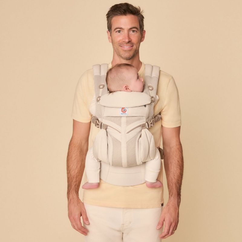 Porte bébé Omni Classic Mesh Natural Beige Ergobaby Ambiance 7