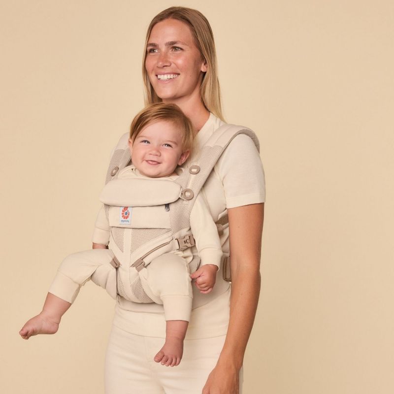 Porte bébé Omni Classic Mesh Natural Beige Ergobaby Ambiance 8