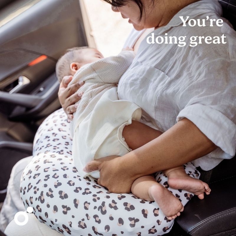 Coussin d'allaitement Softy Leopard Cream Doomoo Ambiance 8