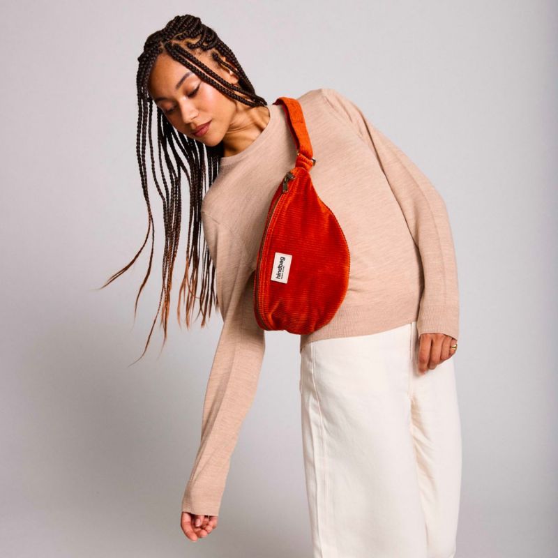Sac banane Sasha L Velours Brique Hindbag Ambiance 3