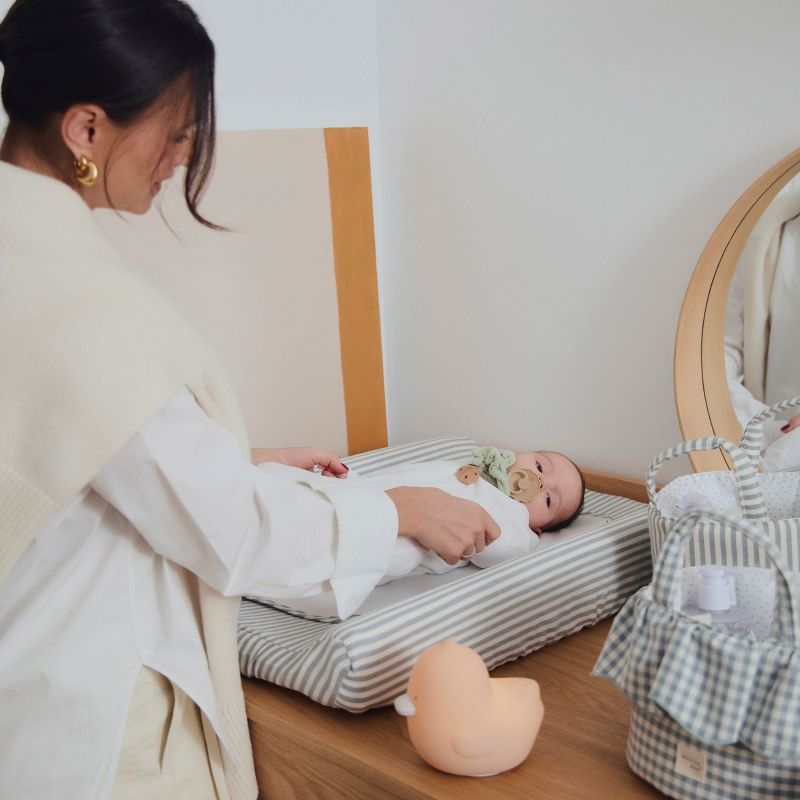 Matelas à langer avec housse Home Praliné Rayures Matcha Walking Mum Ambiance 7