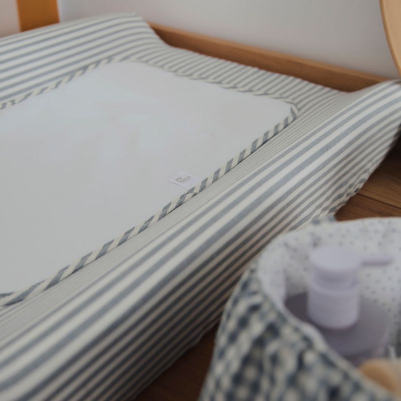 Matelas à langer avec housse Home Praliné Rayures Matcha Walking Mum Ambiance 9