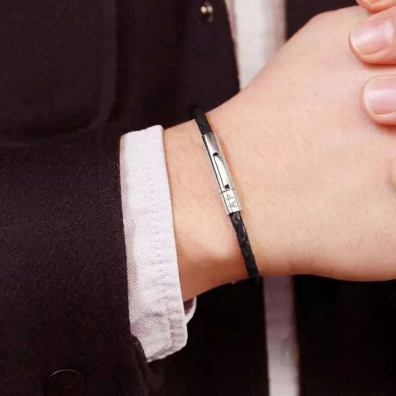 Bracelet papa tressé cuir Noir (personnalisable) Petits trésors Ambiance 2