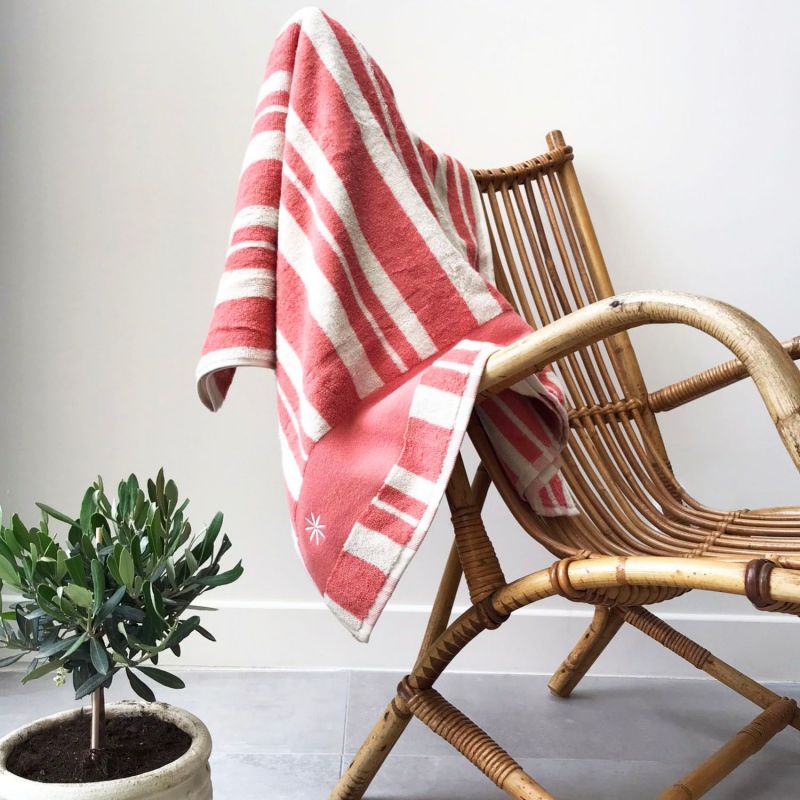 Serviette de plage rayée Tangerine personnalisable (70 x 140 cm) L'oiseau bateau Ambiance 5