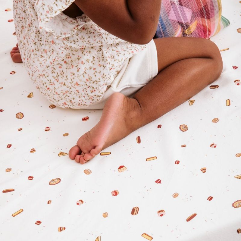 Drap housse en coton bio Gourmandises (60 x 120 cm) Kadolis Ambiance 5