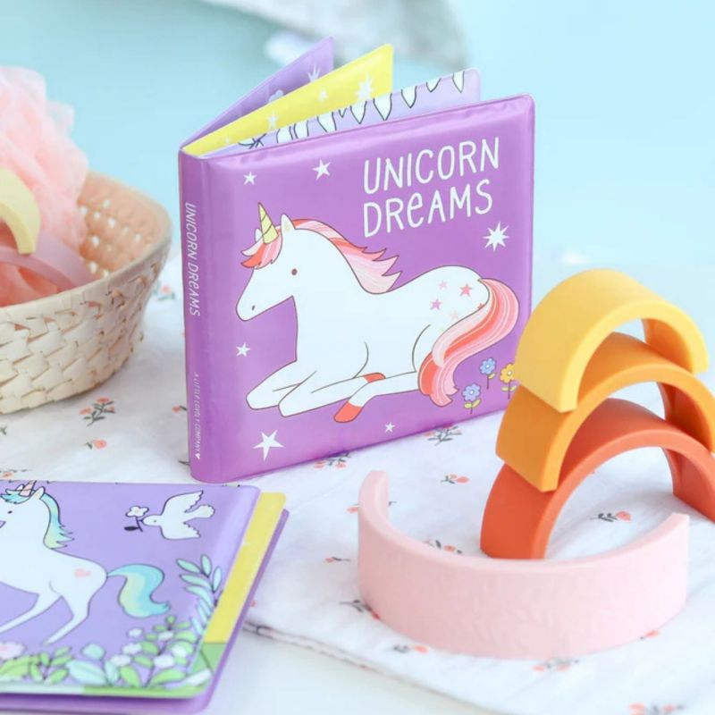 Livre de bain Rêves de licorne A Little Lovely Company Ambiance 2
