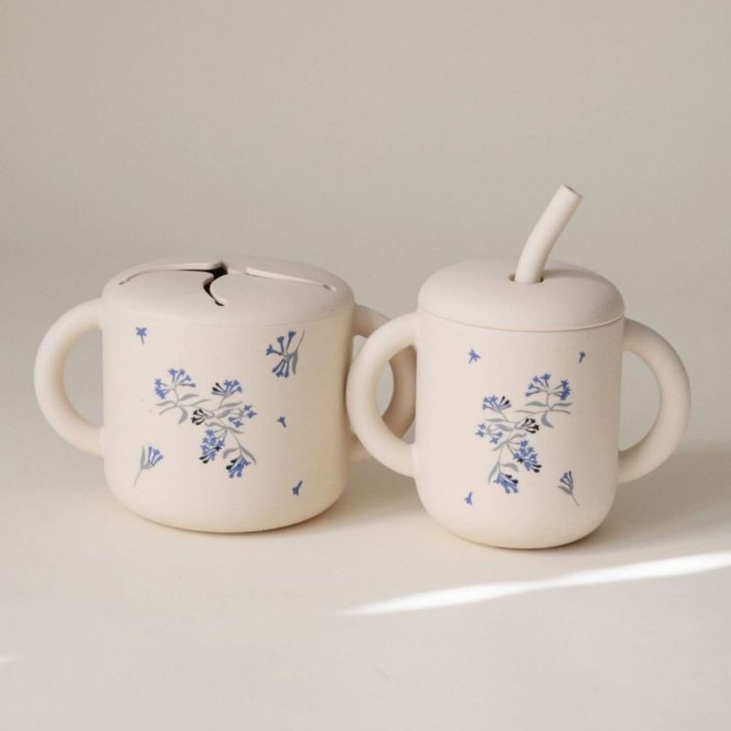 Tasse à paille Lilac Flowers Mushie Ambiance 3