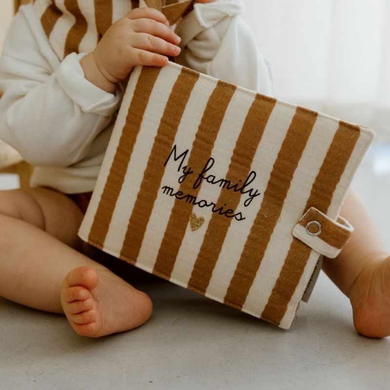 Mini album photo Rayures Larges (personnalisable) Atelier Wagram Ambiance 2