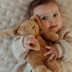 Petit Lapin sensoriel en coton bio cappuccino