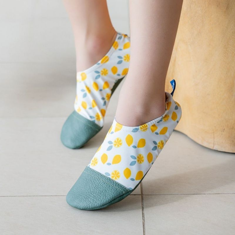 Chaussons d'eau Les Petits Citrons Jaunes (12-24 mois) Les Pas Petits Ambiance 5