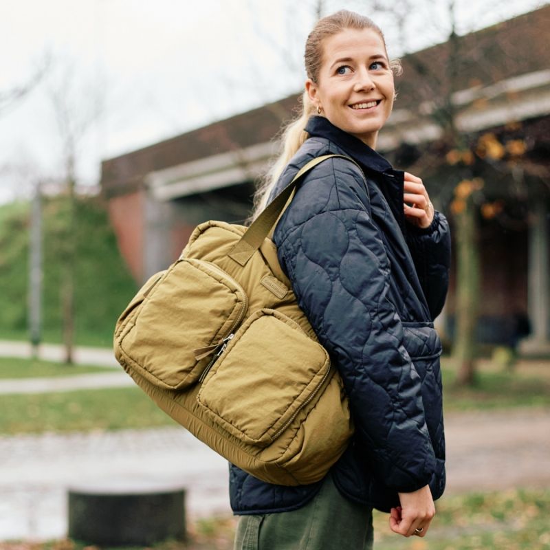 Sac à langer et pochette Mellow kaki Childhome Ambiance 2