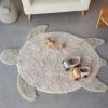 Tapis de jeu lavable Sea Turtle (110 x 130 cm)  par Lorena Canals