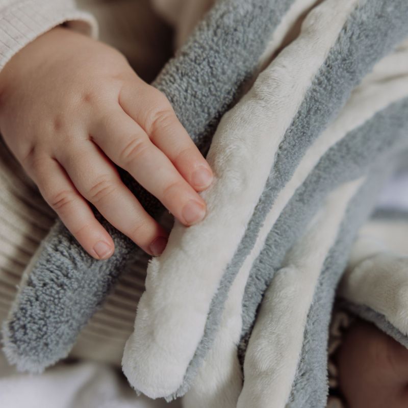 Peluche bruit blanc rechargeable Olly la pieuvre grise FLOW Ambiance 7