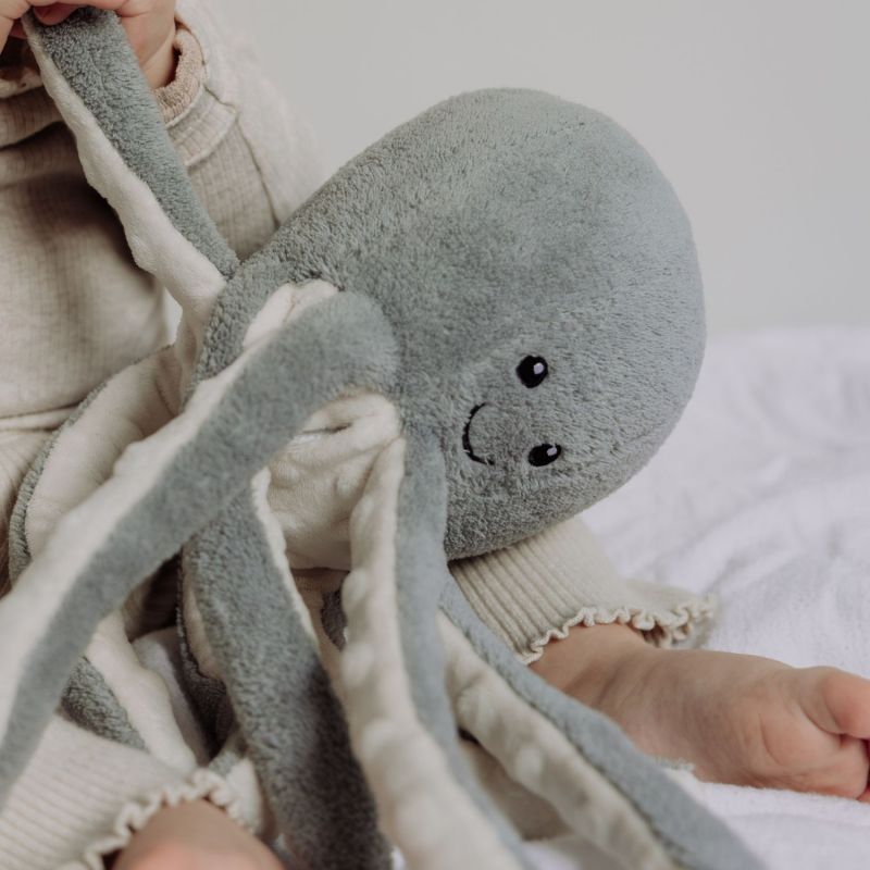 Peluche bruit blanc rechargeable Olly la pieuvre grise FLOW Ambiance 8