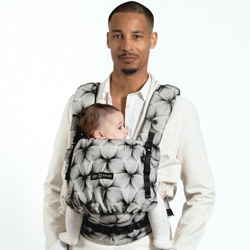 Porte bébé PhysioCarrier V2 Black Orchid Love Radius Ambiance 3