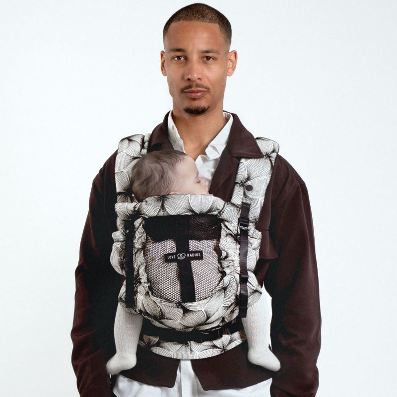 Porte bébé PhysioCarrier V2 Black Orchid Love Radius Ambiance 5
