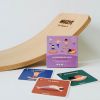 Lot de 10 cartes postures de Yoga (à réaliser sur une planche d'équilibre)  par Observe Montessori