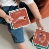 Lot de 10 cartes postures de Yoga (à réaliser sur une planche d'équilibre)  par Observe Montessori