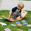 Lot de 10 cartes postures de Yoga (à réaliser sur une planche d'équilibre)  par Observe Montessori