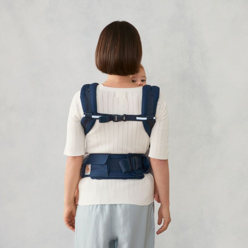 Porte bébé enfant Alta Hip Bleu Nuit Ergobaby Ambiance 8