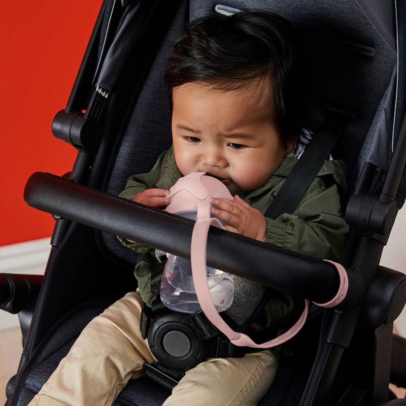 Attache anti-chutes pour tasse d'apprentissage Blush B.Box Ambiance 7