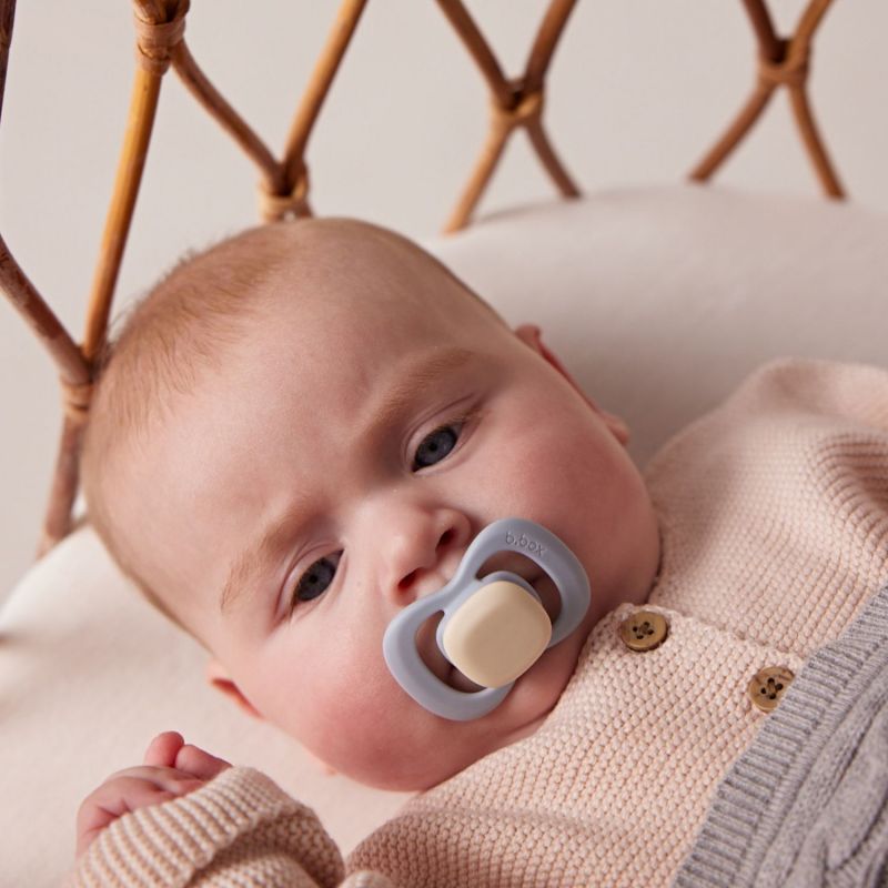 Lot de 2 sucettes phosphorescentes en silicone Sky-Sage (0-6 mois) B.Box Ambiance 2