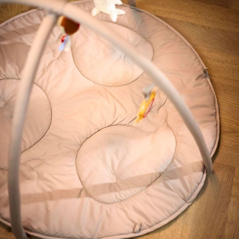 Tapis d'éveil Fjord avec arche Beige Filibabba Ambiance 5