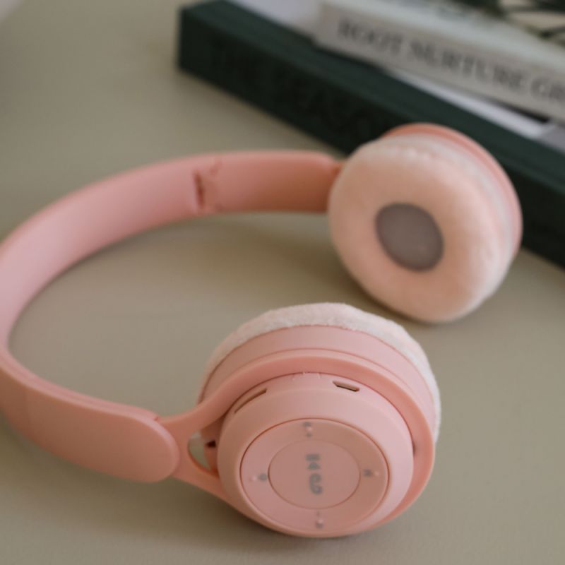 Casque audio enfant sans fil Rose Pastel Lalarma Ambiance 2