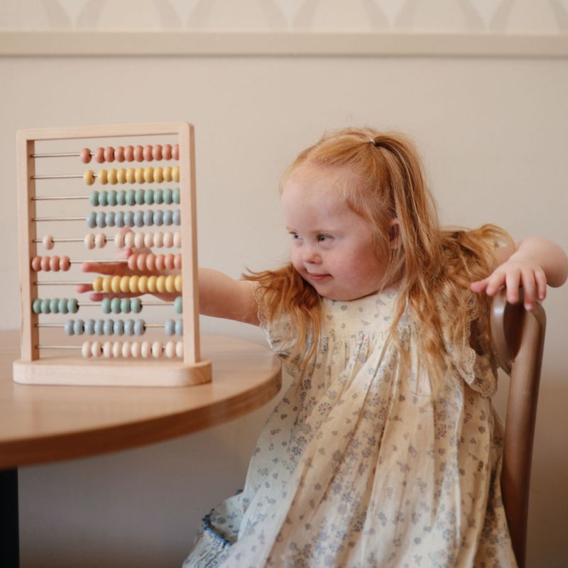 Boulier Abacus en bois Mushie Ambiance 2