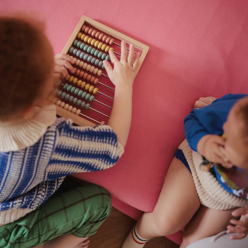 Boulier Abacus en bois Mushie Ambiance 3
