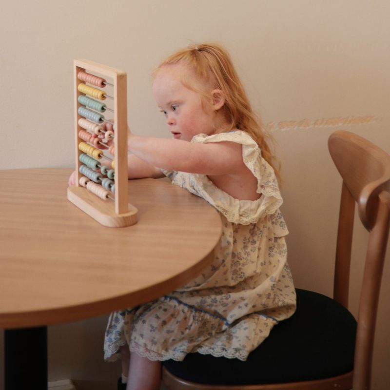 Boulier Abacus en bois Mushie Ambiance 4