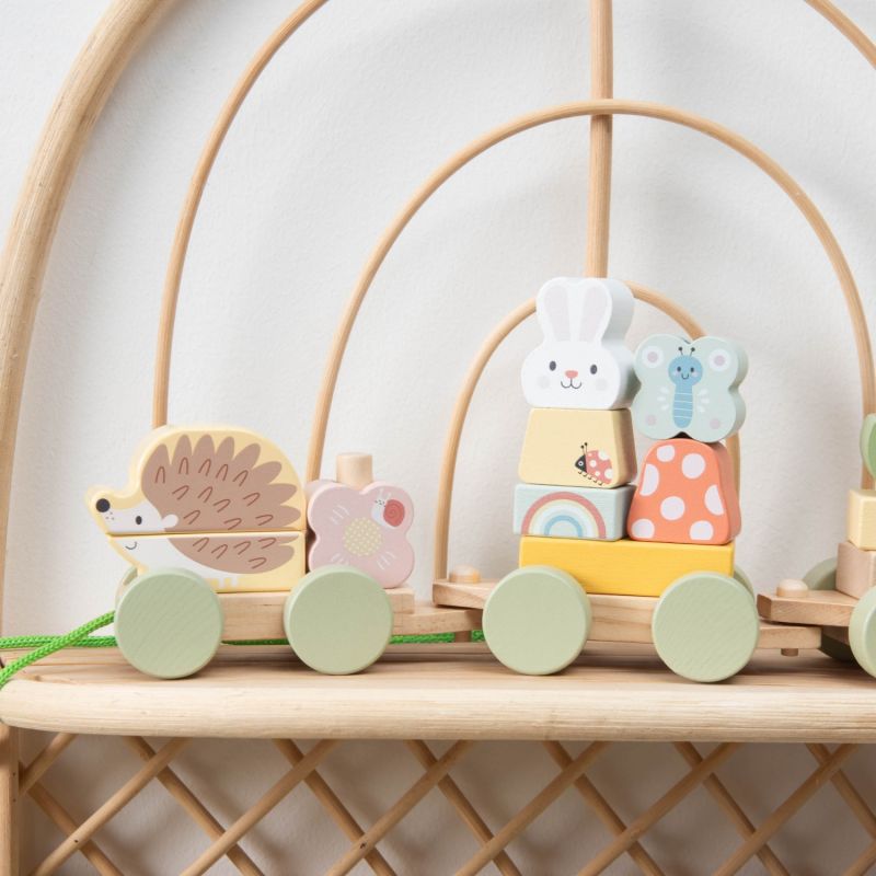 Petit train à empiler et tirer en bois Amadeus Les Petits Ambiance 2