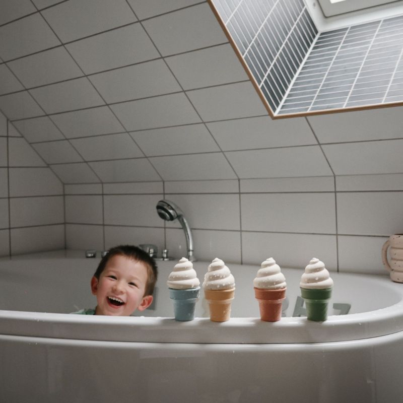 Lot de 4 jouets de bain Ice Cream Mushie Ambiance 3