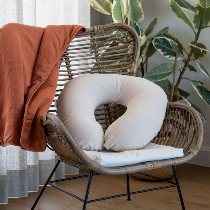 Coussin d'allaitement Softy Tetra Jersey Sand Doomoo Ambiance 4