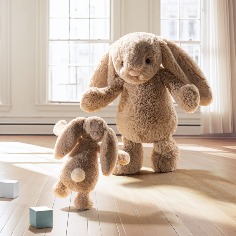 Image d'ambiance de présentation du produit Peluche géante Bashful Lapin beige (51 cm) - Jellycat