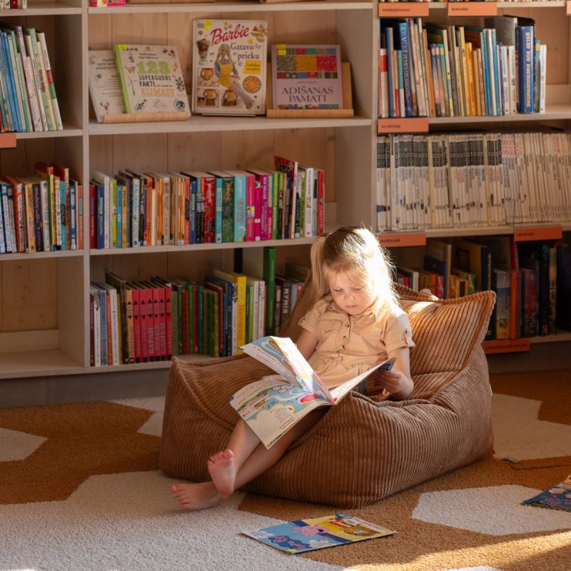 Fauteuil pouf et repose-pieds Toffee velours côtelé Wigiwama Ambiance 5